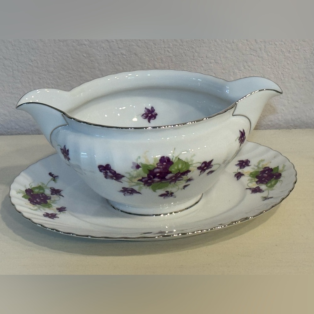 Vintage Gravy Boat Attached Underplate Viola (Platinum Trim) by Koniglich Tettau